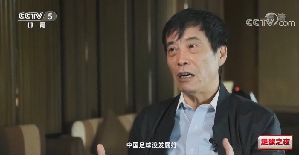 另一位主演塞缪尔;杰克逊则坐着轮椅出现在片场